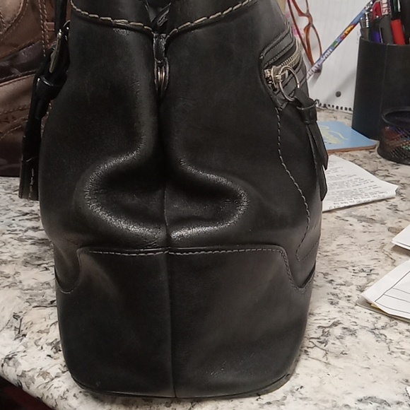 Coach authentic vintage black leather Hamptons handbag - Picture 6 of 16